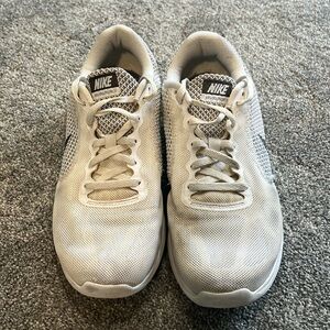 Women’s Nike sneakers size 9